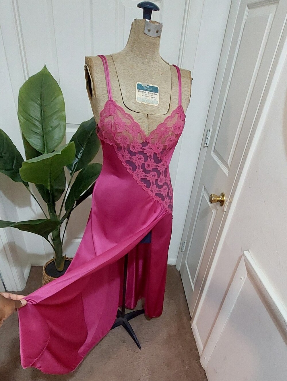Vintage Fuchsia Lace-Accent Nylon Slip Night Dress Size Small/medium - Picture 6 of 8